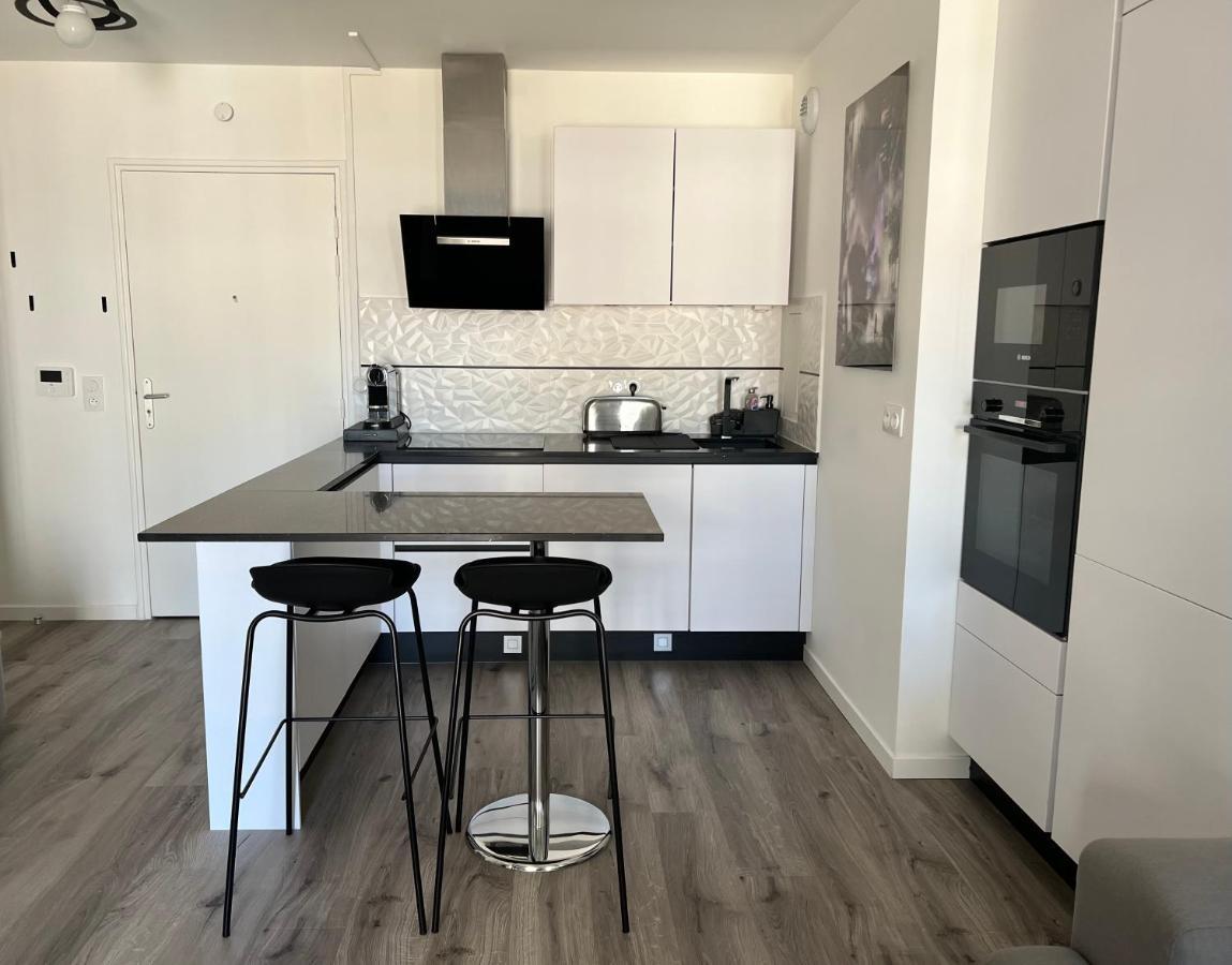 Appartement Avec Son Jardin D'Hiver พัวส์ซี ภายนอก รูปภาพ