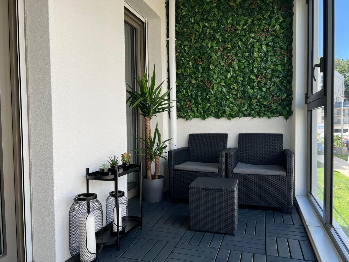 Appartement Avec Son Jardin D'Hiver พัวส์ซี ภายนอก รูปภาพ