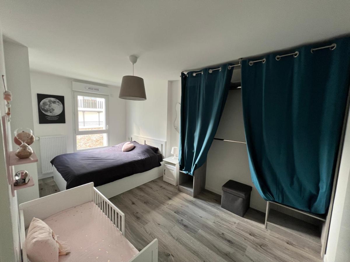 Appartement Avec Son Jardin D'Hiver พัวส์ซี ภายนอก รูปภาพ