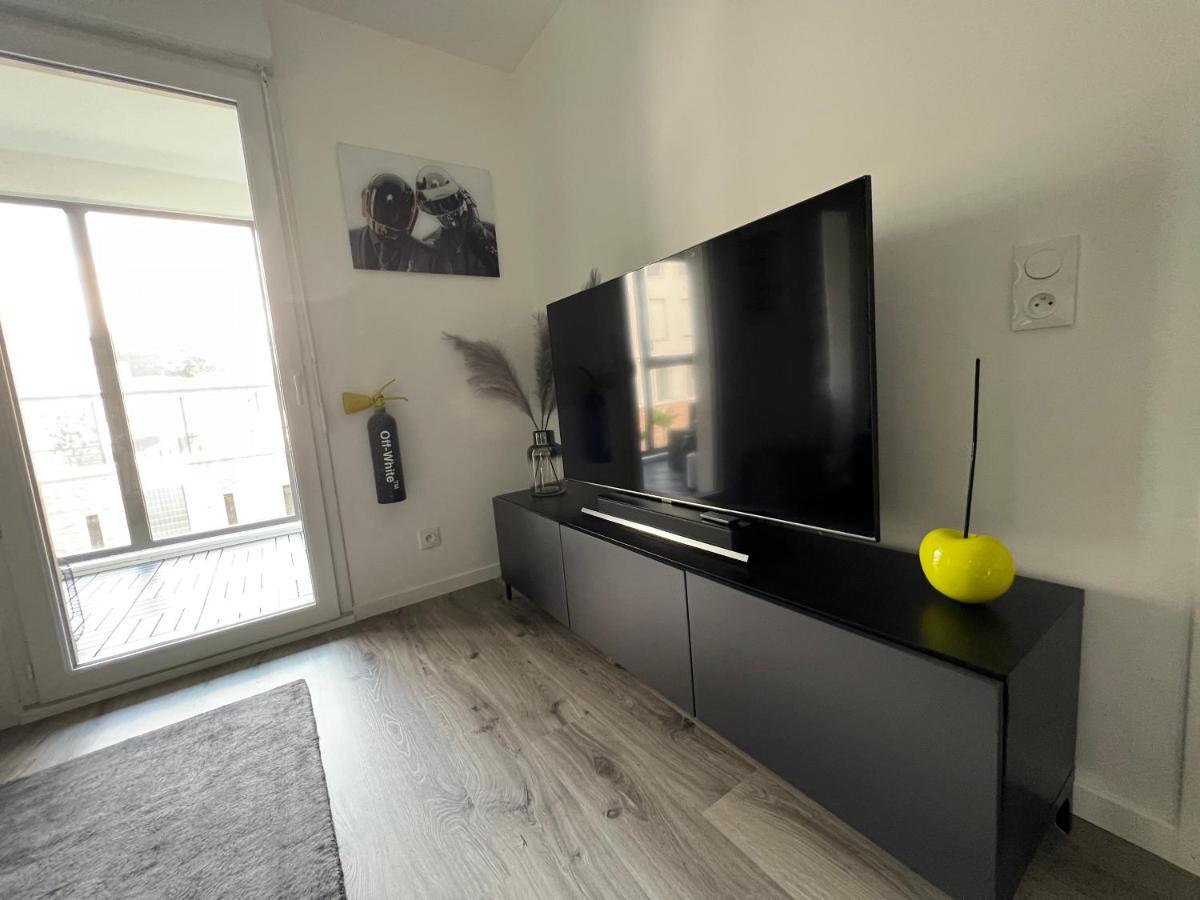 Appartement Avec Son Jardin D'Hiver พัวส์ซี ภายนอก รูปภาพ