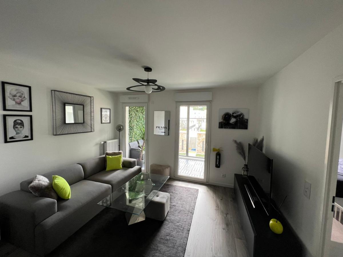 Appartement Avec Son Jardin D'Hiver พัวส์ซี ภายนอก รูปภาพ